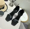 Sylity Opyum bombeia sandálias de salto alto Women Women Fashion Fashion Designer de luxo de metal saltos de letras patenteadas Casamento de verão Tamanho do casamento 34-41