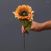 Fleurs décoratives 6pcs / lot Artificielle Soie De Tournesol De Mariage Maison Pographie Props Bouquet Accessoires Simulation Orange Soleil Fleur