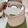 2023 bolsa de ombro de luxo feminina bolsas de grife bolsa de meia-lua nas axilas bolsa crossbody moda paris bolsa pequena baguete zip bolsa vagabundo padrão de bordado de letra grande