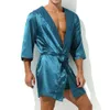 Mäns ROBES MENS HOODED BATHROBE SHORTS SET PAJAMAS NATT ROBE DRESS klänning Male Silk Satin Nightgown Kimono Bathrobe Sleepwear House Robe Men 230320