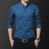 Chemises décontractées pour hommes, chemises masculines aux hommes à manches longues Coton décontracté respirant et mode confortable couleur solide colori