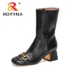 Botas ROYYNA Diseñadores Hebilla de metal Otoño Invierno Zapatos Mujer Spuare Toe Block Heels Botines Mujer Botas Cómodas 230320