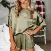 Mulheres Tracksuits Verde Cetim Seda Mulheres Define Bolsos Camisetas Cintura Elástica Shorts Terno Pijama Primavera Verão 2 Peça Set Homewear G2598 230317