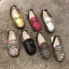 Kids sandalen kinderen buiten babymeisjes gouden slippers peuter jongens merk flats prinses glijbanen glijden op schoenen voor de zomer