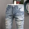 Jeans för män Klassisk vintage Ljusblå Ripped Män Mode Koreansk Broderi Straight Slim Fit Jeansbyxor 230320