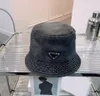 ワイドブリム帽子バケツ帽子デニムバケツハットデザイナーバケットハット高級ファッションサンバイザークラシックビーチキャップ屋外旅行キャップ2色