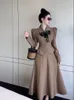 Tvådelad klänning Elegant 2 -bitklänning Set Woman Long Sleeve Crop Tops Slim Casual Pure Color Midi kjol Retro Autumn Korean Suit Female 230320