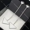 Nouveau Triangle Designer Stud Lettre Diamant Pendentif Boucles D'oreilles Strass Triangulaire Gouttes Avec Boîte Date Fête Cadeau D'anniversaire