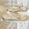 Slippers akexiya Fashion Women's Men's Straw Slippers Handmade Chinese Sandals Unisex Summer Home Shoes New Couple Shoes Flat Size 43 44 Z0317