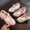 Spor ayakkabı baywell çocuk kız ayakkabısı inci çiçek tasarım çocuklar prenses toddler bebek düz parti ve düğün ayakkabı 230317