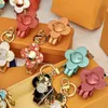 مع صندوق سلسلة مفاتيح الفاخرة المصممة Sun Flower Key Chain Letter Diamond Designer Key Chain Women's المجوهر