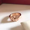 Anello di design del marchio di auto gratuito per donna uomo placcato in oro 18k qualità T0p riproduzioni ufficiali moda lusso non tramonterà mai regalo di anniversario 0012ppy4KZ1