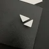 黒、白の三角形エナメル表面イヤリング男性用ファッションジュエリーパンク低刺激性 orecchini シルバーメッキ飾るクリップオンデザイナーイヤリング ZB044 E23