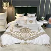 Ensembles de literie Blanc De Luxe Européen Royal Or Broderie 60S Satin Et Coton Ensemble Housse De Couette Drap De Lit Ou Taies D'oreiller Ajustées 230321