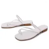 Tofflor kvinnor platt moderna sandaler sommaren fyrkantig tå pu casual damer naken flip flop skor glider stor storlek 2023