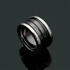 Anneau de créateur classique pour les femmes Fashion Black and White Ceramic Ring Rose Gold Titanium Steel Spring larges et Version étroite Couple de bague de mariage en acier inoxydable