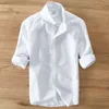 Casual shirts voor heren lente en herfst mannen modemerk Japanse stijl slanke cotton linnen linnen linnen blouses mannelijke casual wit shirt import kleding 230321