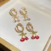 Charm Style New Style elegant Zircon Cherry Ear Clasps 2023 Online Red Design New Style Earrings Vervent Light Accury Accury Accury Wholesale G230320