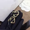 Tasarımcı Kalp Küpeler Kulak Saplama Tasarımcılar Marka 18k Mat Altın Kaplama Çift Harfli Moda Kadınlar Mizaç Küpe Düğün Jewerlry Klasik Stil