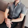 メンズカジュアルシャツブリティッシュスタイルの夏のlceシルクショートスリーブシャツ/男性スリムフィットラペルストライプストレッチビジネスドレス230321