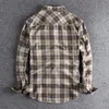 Mäns avslappnade skjortor Kaji Retro Tooling Plaid Shirt Men's Flanell Sanding Bekväm AMERICAL AMERICAN JOKER SHIRT JACKA I Hösten och vintern 230321