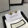 Pendientes de diseño Material de latón Agujas de oro de 18 quilates Abeja antialérgica Marca de lujo Pendiente para damas Bodas Fiestas Regalos Joyería exquisita GE-0174