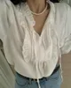 البلوزات النسائية الكورية الخامسة أنيقة زهرة فضفاضة أعلى زنبرك القطن بلوزة الكشكشة المرأة طويلة الأكمام دانتيل قميص المرأة