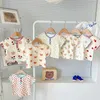 Kledingsets Kid Zomer Nieuwe Casual Set Cute Bear T -shirt Baby Girl Kersen Korte mouwen Tops en Simple Plaid Loose Cotton Shorts Boy Suit Z0321