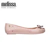Sandálias 2023 Moda Melissa Feminina Jelly Shoes Feminino Sapatos Solteiros Baixos Sweet Girls Sapatos Solteiros com Botão Quadrado Pontudo G230321