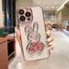 iPhone 14 13 12 11 Pro Max Plusレンズプロテクターキラキラケースショックプルーフクリアカバー用の豪華な液体ゆがみとウサギの電話ケース