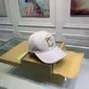 Güzel Trunker Şapkalar Tasarımcı Erkek B beyzbol kapakları düz renk gündelik casquette çiftleri tatil festivali hediye nakış mektubu lüks şapka zarif pj048 b23