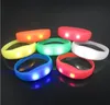 Im Dunkeln leuchtendes Armband, Partygeschenk, Sprach-Silikon-Armreif, klangaktiviertes Armband, blinkende LED, Rave-Party, Konzerte, Geschenk