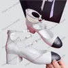 Scarpe abiti da donna Designer di pelle di pecora tacchi grossi 4,5 cm Sandali rotondi retrò sandali classici darci alla caviglia regolabili con fibbia per la caviglia regolabili scarpe da sposa con cerniera per jeans casual