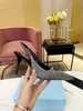 Kvinnors Sling Slim Heel Sandals med en Diamond Top-design och en 7,5 cm hälhöjd med en Crystal Glittering Mönster Standard 35-41