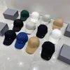 Trendig designer hatt lyxiga baseball cap brun svart hiphop bakåt justerbar storlek spänne kasett bokstav broderi tvättbar monterad hatt bomull foder pj054 c23