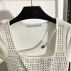 女性用Tシャツデザイナー23SSブランド女性編み半袖キラキラ光るホットドリルスクエアカラーショートリーブセータートップ高品質レディース服