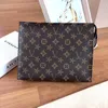 borsa per il trucco M46037 POCHE TOILETTE lavoro cosmetico di grande capacità Borse da donna da uomo Designer di lusso Borsa tote in vera pelle Borse a tracolla con busta con pochette a spalla