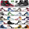 2023 Jumpman 1 Mens 여자 농구화 OG 1S 트리플 흰색 빨간색 그림자 디자이너 대학교 블루 앤 벨 블루 브리드 라이트 연기 회색 운동화 트레이너 스포츠 신발