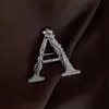 Nouveau métal cristal broche broche A anglais lettre broches et broches costume chemise Badge bijoux de mode pour hommes et femmes accessoires