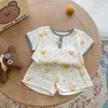 Kledingsets Kid Zomer Nieuwe Casual Set Cute Bear T -shirt Baby Girl Kersen Korte mouwen Tops en Simple Plaid Loose Cotton Shorts Boy Suit Z0321