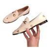 Yeni Kadın Sandaletleri En İyi Tasarımcı Ayakkabıları Deri Terlikler Nakışlı Küçük Deri Ayakkabılar Açık Moda Daireler Klasik Baotou Yarım Terlik Nefes Alabilen Günlük Ayakkabılar