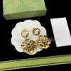 Yüksek kaliteli retro klasik çiçek cazibesi bilezik zinciri abartılı kişilik mektubu küpe küpe kadınlar için sarkma parti düğün mücevher aksesuarları hediye