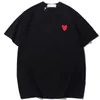 Cdg Fashion Mens Play t Shirt Designer Red Heart Commes Camicie da donna Des Badge Garcons Magliette di alta quanlity Cotone Ricamo Love Top a maniche corte OLXK