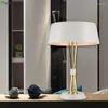 Lampy stołowe Nowoczesne Luster Gold Metal Lampa LED Luminaria sypialnia Światła Oprawki