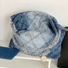 Mujer 22 Denim Jean Bolsos de compras pequeños Encanto de moneda Hardware de metal plateado envejecido Matelasse Cadena Bolsos de hombro Bolso de diseñador de gran capacidad 35 cm