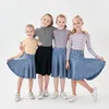 Passende Familien-Outfits für Kinder, Mädchen, Frühling, Sommer, dehnbares, gestreiftes T-Shirt mit halbem Reißverschluss und lässigen Röcken, Mutter-Tochter-Mode, sportliche, passende Familienkleidung 230322