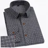 Mäns casual skjortor skjortor randiga mens långärmad avslappnad affärsglasig rutig standard-passning koreansk stil singel patch pock pocket streetwear 230322