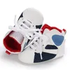 Eerste wandelaars geboren babyschoenen voor jongens en meisjes klassieke veelkleurige zachte zool pu lederen sneakers wieg mocassins casual wandelschoen 230322