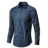 Chemises décontractées pour hommes Bleu hommes chemise à manches longues coupe ajustée chemise sans repassage affaires robe sociale chemises de marque décontractées pour hommes vêtements coréens Camisas 230322