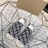 Modemärke män hus casual skor mjuka botten löpande sneakers Italy förfinad elastisk låg topps duk andningsbar designer utomhus casuals tennis skor låda eu 38-46